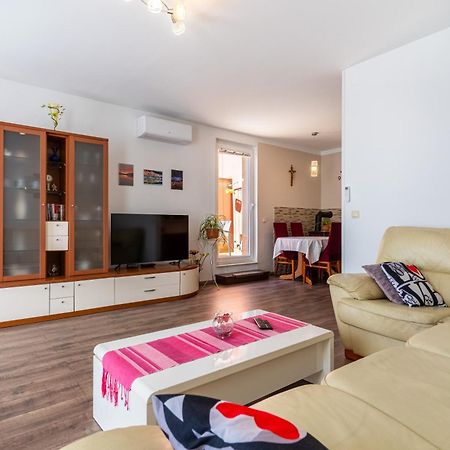 Apartman Laura Cres Buitenkant foto